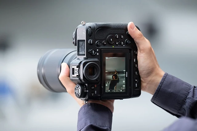 nikon_z9_manos