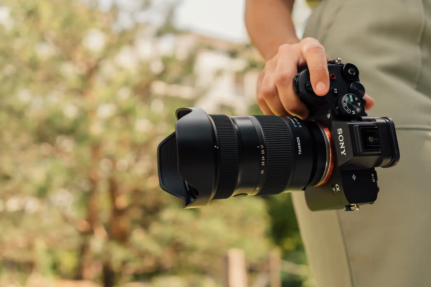 654dbd90c1690195c62681c5_Tamron 17-50mm F_4 Di III VXD a068_lifestyle