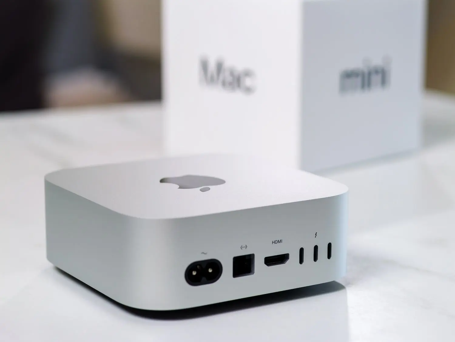 Apple 2026 Mac Mini computadora de escritorio M6 chip | CPU de 12 núcleos y GPU de 12 núcleos, memoria unificada de 16 GB, almacenamiento SSD de 256 GB (MHQK4LL/A)